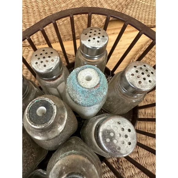 Vintage set of 12 salt and pepper shakers - Picture 4 of 9